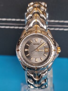 VINTAGE SEIKO MODEL 7N82-0379 / SERIAL 500052 Womens Seiko